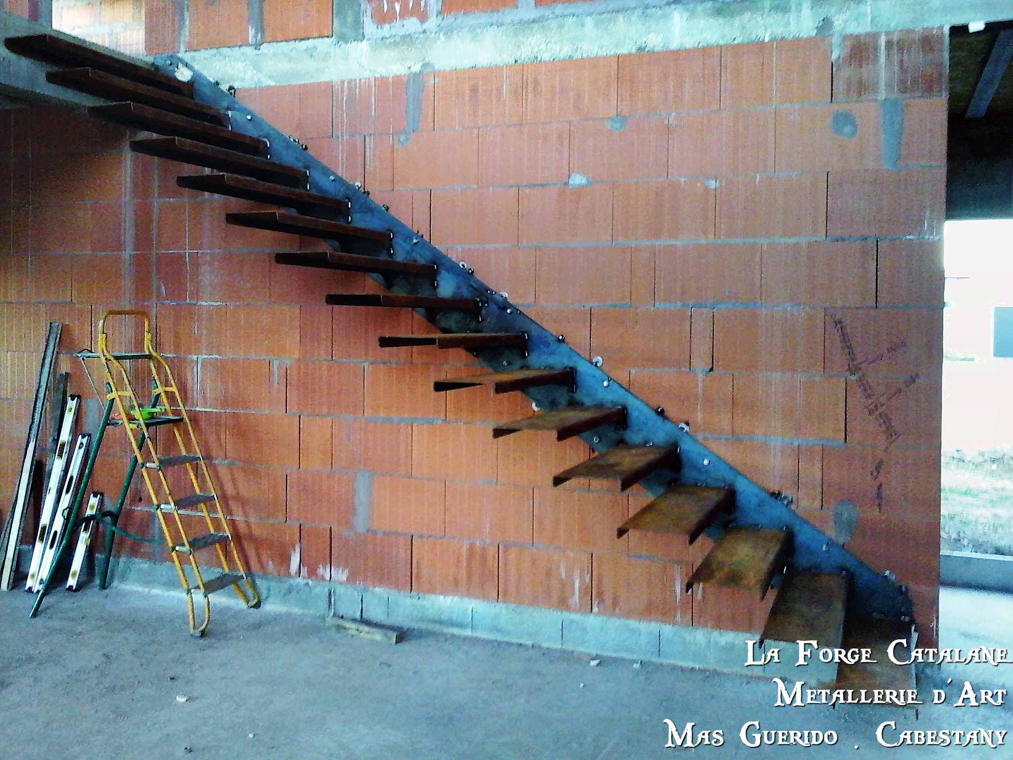 escalier marches suspendues (4) forge catalane.jpg